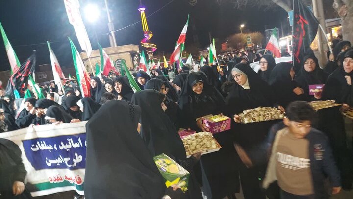 تصاویر/ فعالیت مستمر موکب مدرسه علمیه خواهران شهرستان نقده در جنگ رمضان