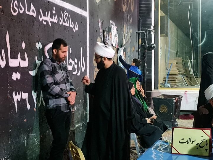 تصاویر/  حضور طلاب و روحانیون مدرسه علمیه امام صادق علیه‌السلام ورامین تجمعات شبانه مردمی