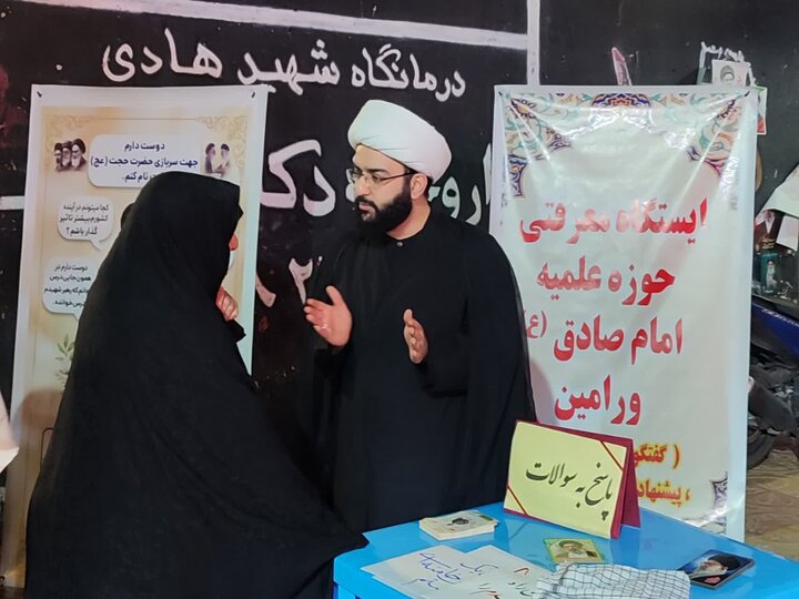 تصاویر/ حضور فعال طلاب و روحانیون مدرسه علمیه امام صادق علیه السلام ورامین در بین مردم