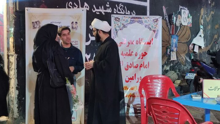 تصاویر/ حضور فعال طلاب و روحانیون مدرسه علمیه امام صادق علیه السلام ورامین در بین مردم