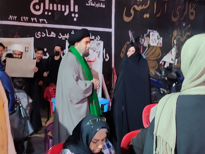 تصاویر/ حضور فعال طلاب و روحانیون مدرسه علمیه امام صادق علیه السلام ورامین در بین مردم