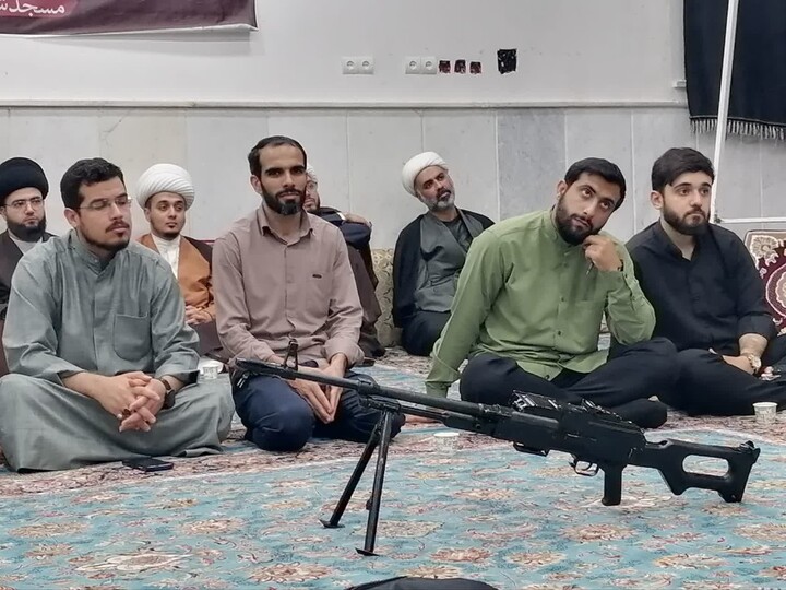 تصاویر/کلاس آموزش نظامی ویژه طلاب مدرسه علمیه ماهشهر