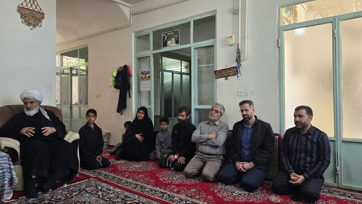 تصاویر/تجدید میثاق با خانواده‌های شهدای اقتدار بخش کویرات شهرستان آران وبیدگل