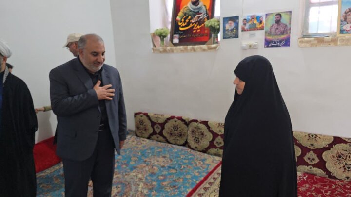 تصاویر/تجدید میثاق با خانواده‌های شهدای اقتدار بخش کویرات شهرستان آران وبیدگل