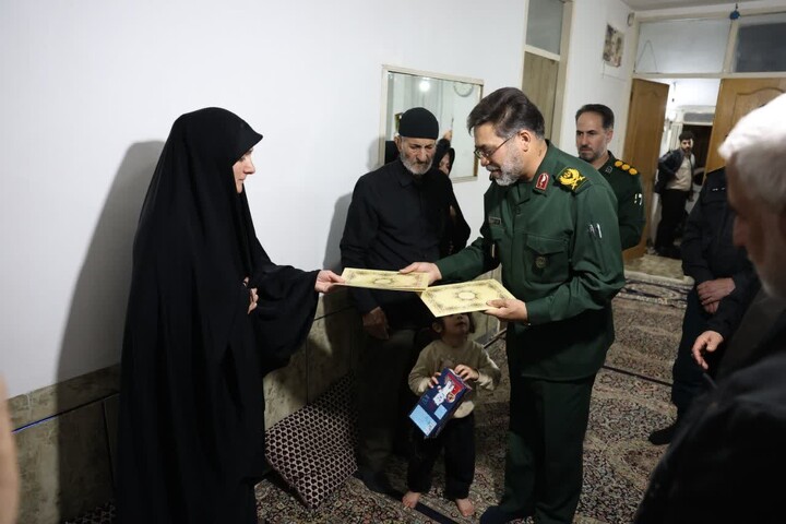 تصاویر / تجلیل فرمانده سپاه از خانواده شهدای شهرستان نهاوند