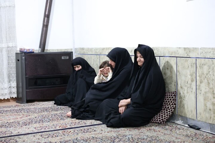تصاویر / تجلیل فرمانده سپاه از خانواده شهدای شهرستان نهاوند