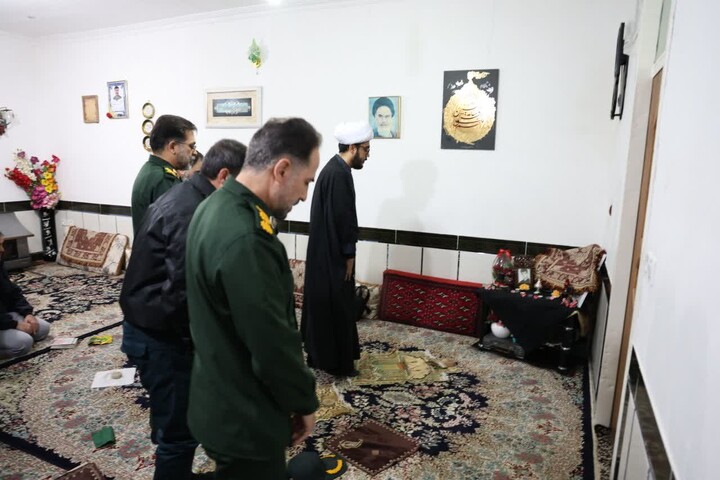 تصاویر / تجلیل فرمانده سپاه از خانواده شهدای شهرستان نهاوند