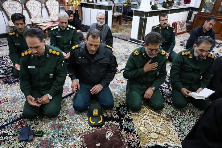 تصاویر / تجلیل فرمانده سپاه از خانواده شهدای شهرستان نهاوند