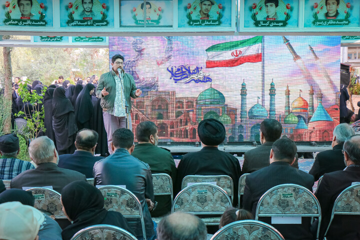 تصاویر/ گردهمایی اصحاب رسانه قم به منظور پاسداشت تلاش‌های ارزشمند هنرمندان متعهد و تقدیر از چهره سال هنر انقلاب استان قم