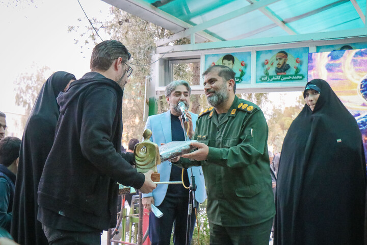 تصاویر/ گردهمایی اصحاب رسانه قم به منظور پاسداشت تلاش‌های ارزشمند هنرمندان متعهد و تقدیر از چهره سال هنر انقلاب استان قم