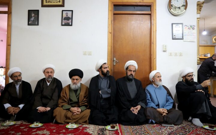 تصاویر/ دیدار آیت الله نورمفیدی با خانواده شهید سیدمهدی سیدالنگی در روستای النگ شهرستان کردکوی