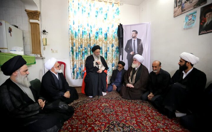 تصاویر/ دیدار آیت الله نورمفیدی با خانواده شهید سیدمهدی سیدالنگی در روستای النگ شهرستان کردکوی
