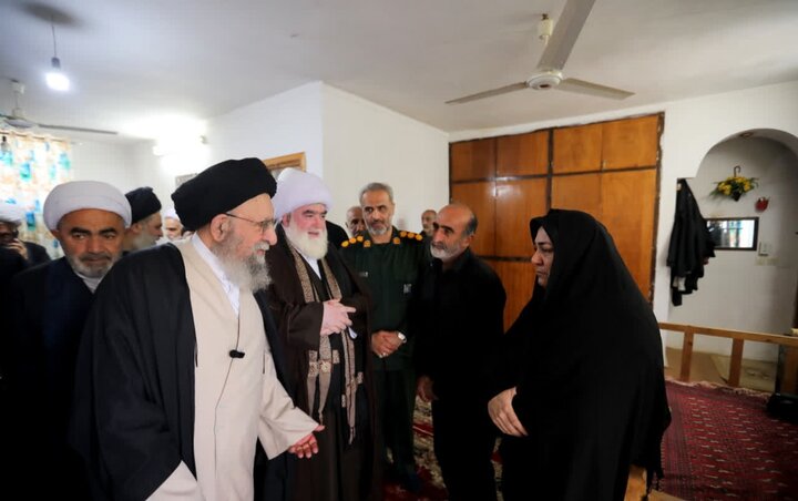 تصاویر/ دیدار آیت الله نورمفیدی با خانواده شهید سیدمهدی سیدالنگی در روستای النگ شهرستان کردکوی