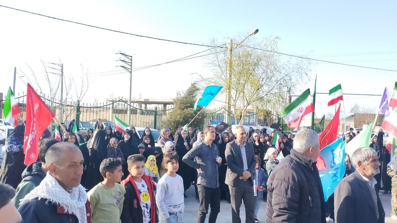 تصاویر/ حضور کاروان خودرویی مدرسه علمیه میاندوآب در روستای گرده رش