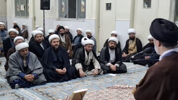 تصاویر/ نشست بصیرتی روحانیون و مبلغین ساوه