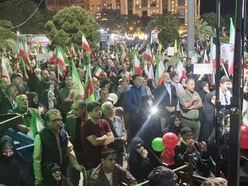 تصاویر| چهل و هشتمین تجمع شبانه مردمی شهرستان کاشان در میدان امام خامنه ای(ره)