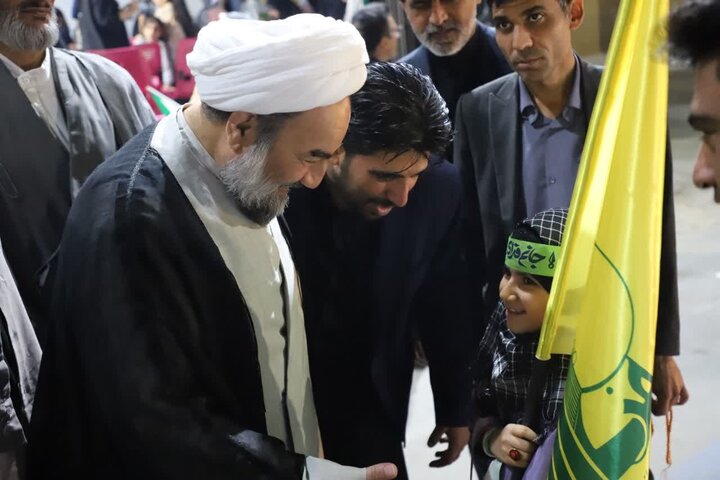 تصاویر/زاهدانی‌ها در میانه میدان؛ روایت حضور نماینده ولی‌فقیه در سیستان و بلوچستان