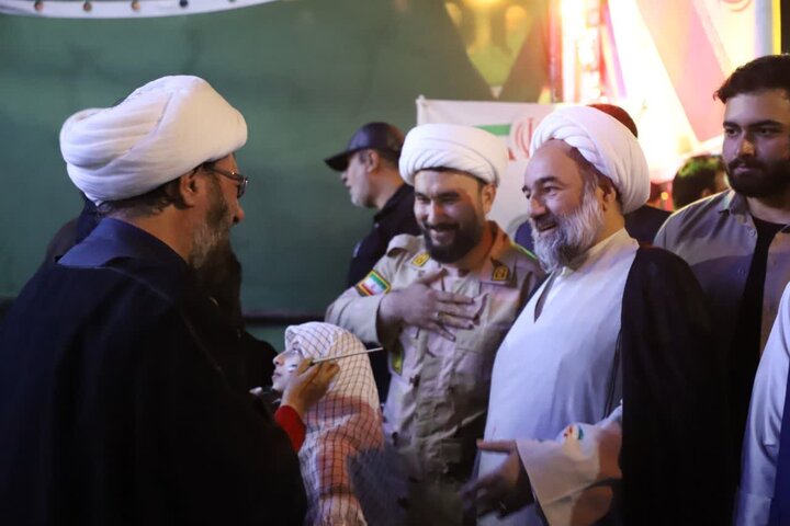 تصاویر/زاهدانی‌ها در میانه میدان؛ روایت حضور نماینده ولی‌فقیه در سیستان و بلوچستان