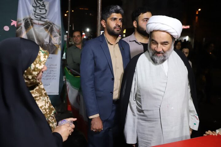 تصاویر/زاهدانی‌ها در میانه میدان؛ روایت حضور نماینده ولی‌فقیه در سیستان و بلوچستان