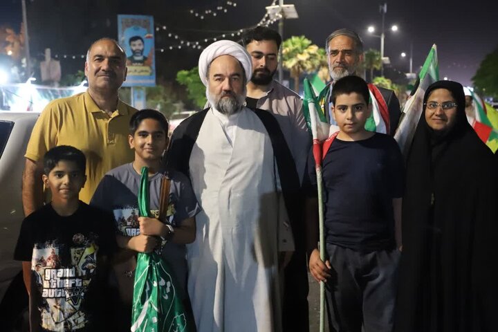 تصاویر/زاهدانی‌ها در میانه میدان؛ روایت حضور نماینده ولی‌فقیه در سیستان و بلوچستان