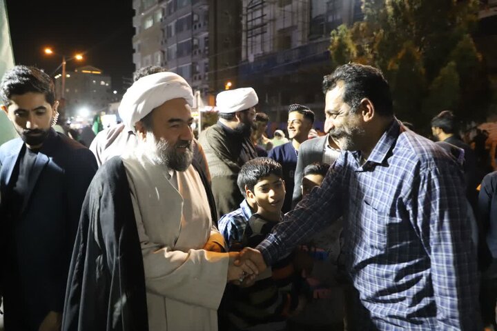 تصاویر/زاهدانی‌ها در میانه میدان؛ روایت حضور نماینده ولی‌فقیه در سیستان و بلوچستان