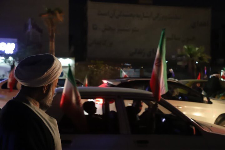 تصاویر/زاهدانی‌ها در میانه میدان؛ روایت حضور نماینده ولی‌فقیه در سیستان و بلوچستان