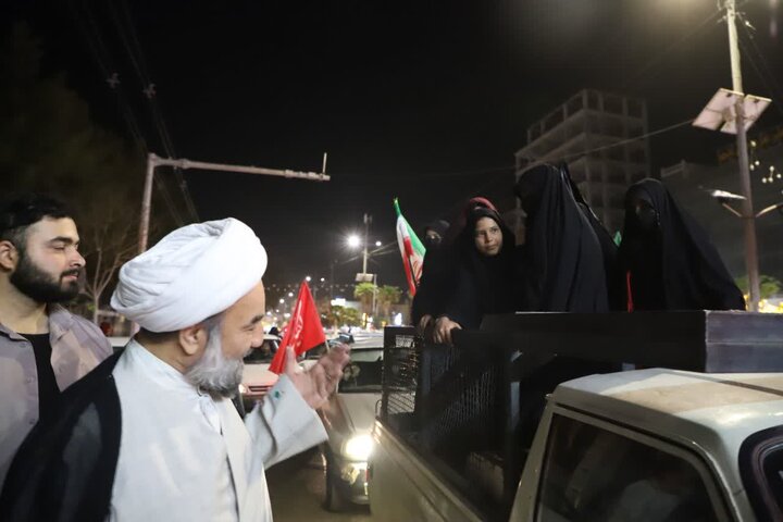 تصاویر/زاهدانی‌ها در میانه میدان؛ روایت حضور نماینده ولی‌فقیه در سیستان و بلوچستان