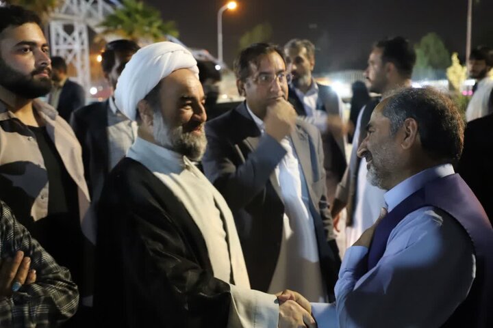 تصاویر/زاهدانی‌ها در میانه میدان؛ روایت حضور نماینده ولی‌فقیه در سیستان و بلوچستان