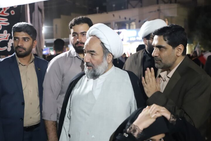 تصاویر/زاهدانی‌ها در میانه میدان؛ روایت حضور نماینده ولی‌فقیه در سیستان و بلوچستان