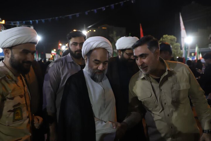 تصاویر/زاهدانی‌ها در میانه میدان؛ روایت حضور نماینده ولی‌فقیه در سیستان و بلوچستان
