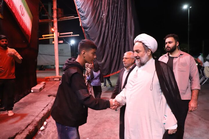 تصاویر/زاهدانی‌ها در میانه میدان؛ روایت حضور نماینده ولی‌فقیه در سیستان و بلوچستان