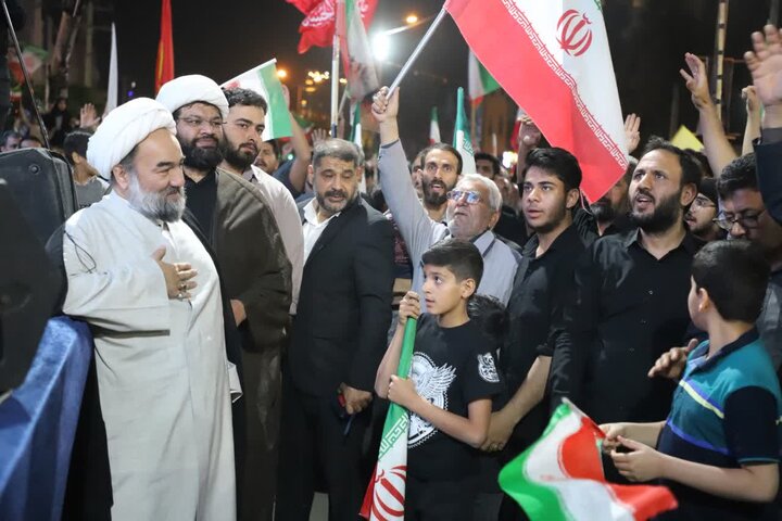 تصاویر/زاهدانی‌ها در میانه میدان؛ روایت حضور نماینده ولی‌فقیه در سیستان و بلوچستان