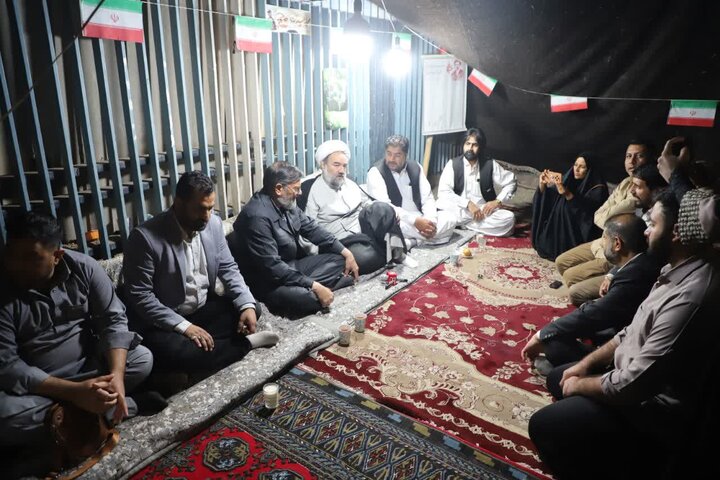 تصاویر/زاهدانی‌ها در میانه میدان؛ روایت حضور نماینده ولی‌فقیه در سیستان و بلوچستان