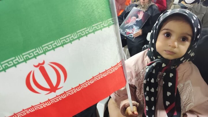 تصاویر/ حماسه آفرینی کودکان مرزن آباد در میدان