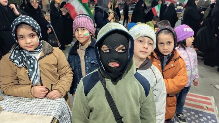 تصاویر/ حماسه آفرینی کودکان مرزن آباد در میدان