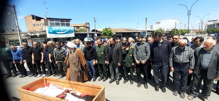 تصاویر/ تشییع مادر شهید محمد دهقان سراجی در محله سراج کلای شهرستان قائمشهر