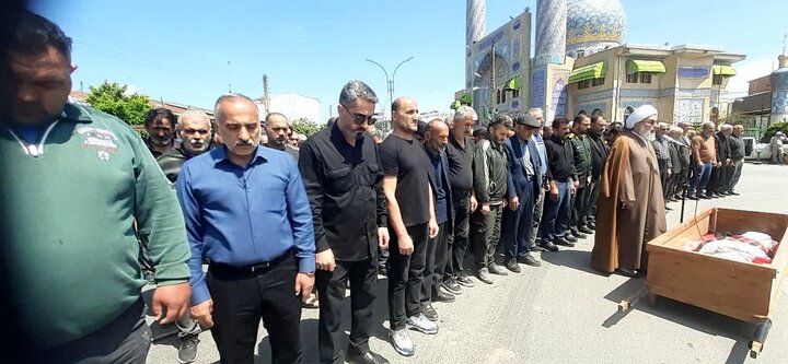 تصاویر/ تشییع مادر شهید محمد دهقان سراجی در محله سراج کلای شهرستان قائمشهر