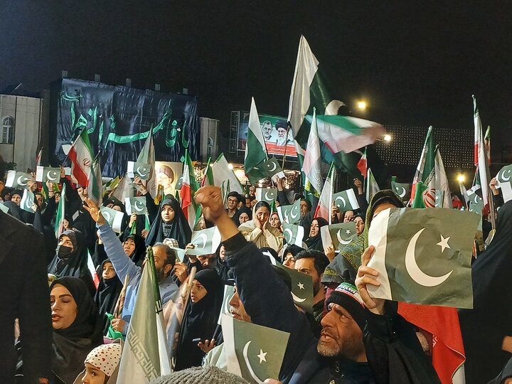 تصاویر/ اجتماع مردمی لبیک سید مجتبی خامنه ای شکریه پاکستان
