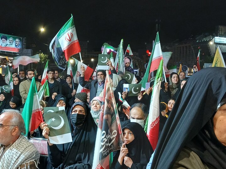 تصاویر/ اجتماع مردمی لبیک سید مجتبی خامنه ای شکریه پاکستان
