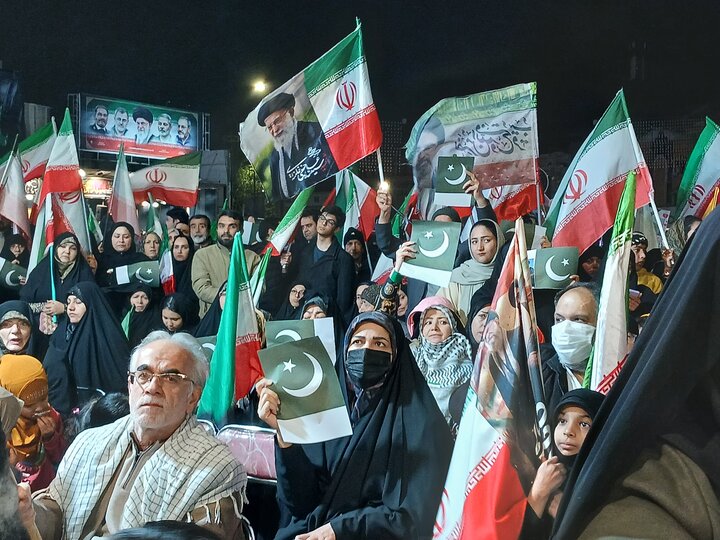 تصاویر/ اجتماع مردمی لبیک سید مجتبی خامنه ای شکریه پاکستان