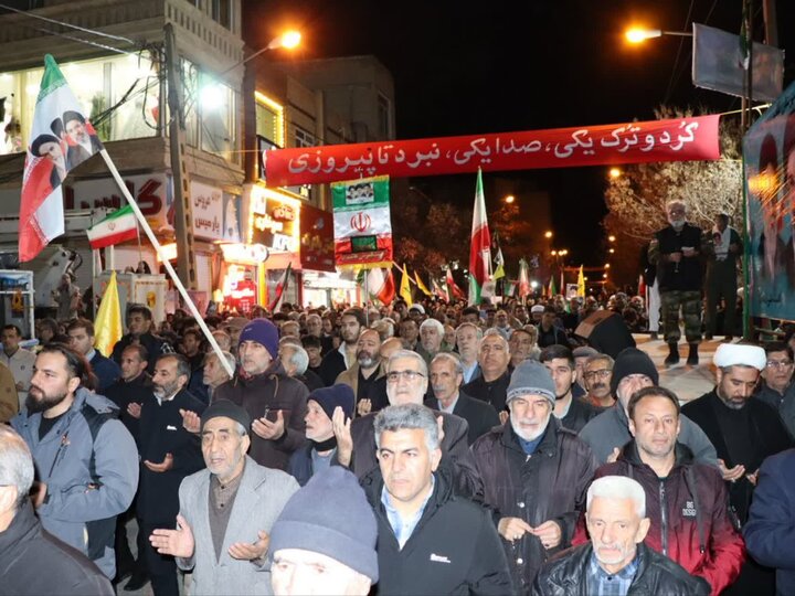 تصاویر/ تجمع مردم تکاب در چهل  هشتمین شب متوالی در حمایت از نظام اسلامی