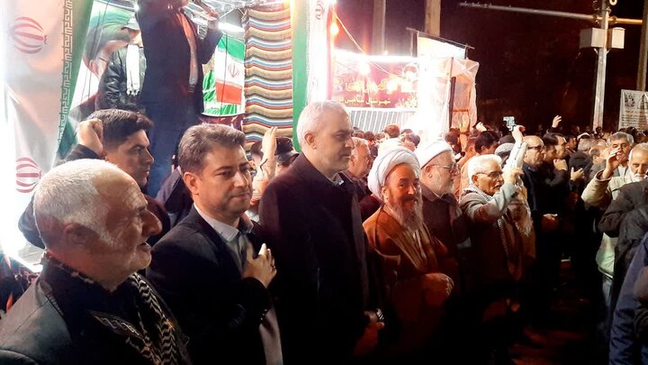 تصاویر/ تداوم ایستادگی و مقاومت در اجتماع شبانه مردم شاهین دژ