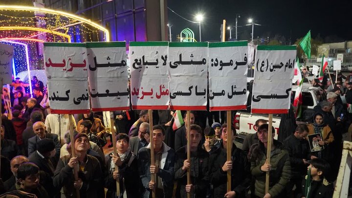 تصاویر/ تجمع شبانه خیابانی مردم دارالمومنین خوی در بیست و هفتم فروردین