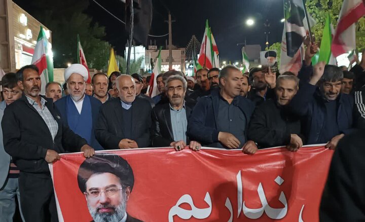 فیلم|تجدید بیعت ساوجی ها با رهبر عزیز در شب چهل و ششمین از حماسه حضور در میدان