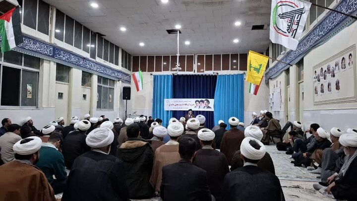 تصاویر/نشست بصیرتی روحانیون و مبلغین ساوه با حضور دکتر نبویان