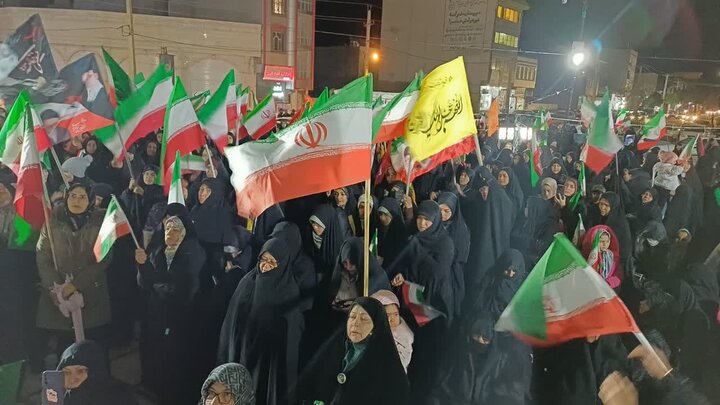 تصاویر/چهل و هفتمین شب حضور پرشور مردم ولایتمدار مامونیه در تجدید بیعت با آرمان‌های انقلاب