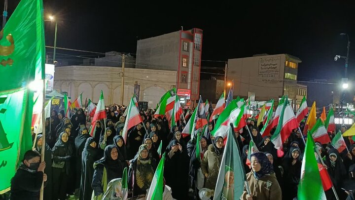 تصاویر/چهل و هفتمین شب حضور پرشور مردم ولایتمدار مامونیه در تجدید بیعت با آرمان‌های انقلاب