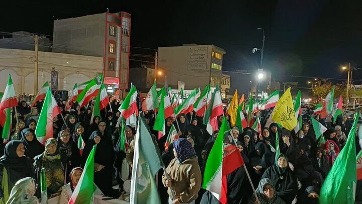 تصاویر/چهل و هفتمین شب حضور پرشور مردم ولایتمدار مامونیه در تجدید بیعت با آرمان‌های انقلاب