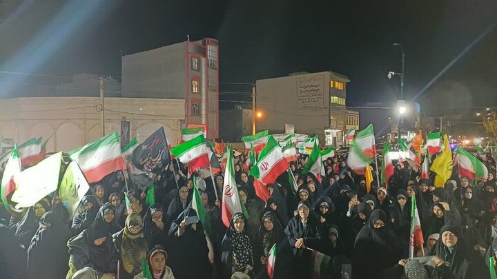 تصاویر/چهل و هفتمین شب حضور پرشور مردم ولایتمدار مامونیه در تجدید بیعت با آرمان‌های انقلاب