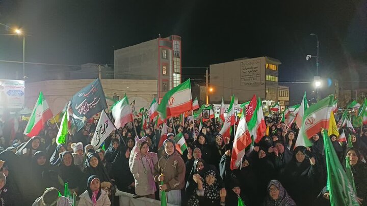 تصاویر/چهل و هفتمین شب حضور پرشور مردم ولایتمدار مامونیه در تجدید بیعت با آرمان‌های انقلاب